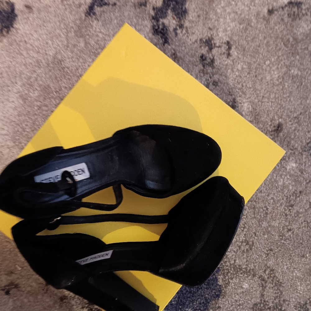 Steve Madden black heel with platform. Size 9.